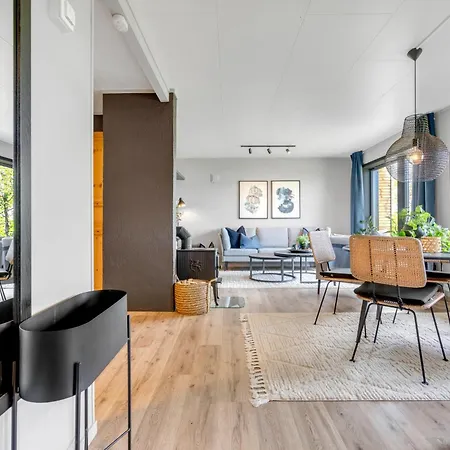 Spacious Arctic Near Tromsos Sights Διαμέρισμα *